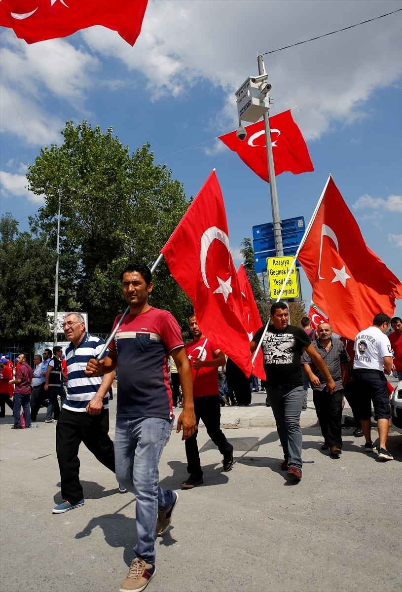 Yüz binler Yenikapı'ya akıyor 10