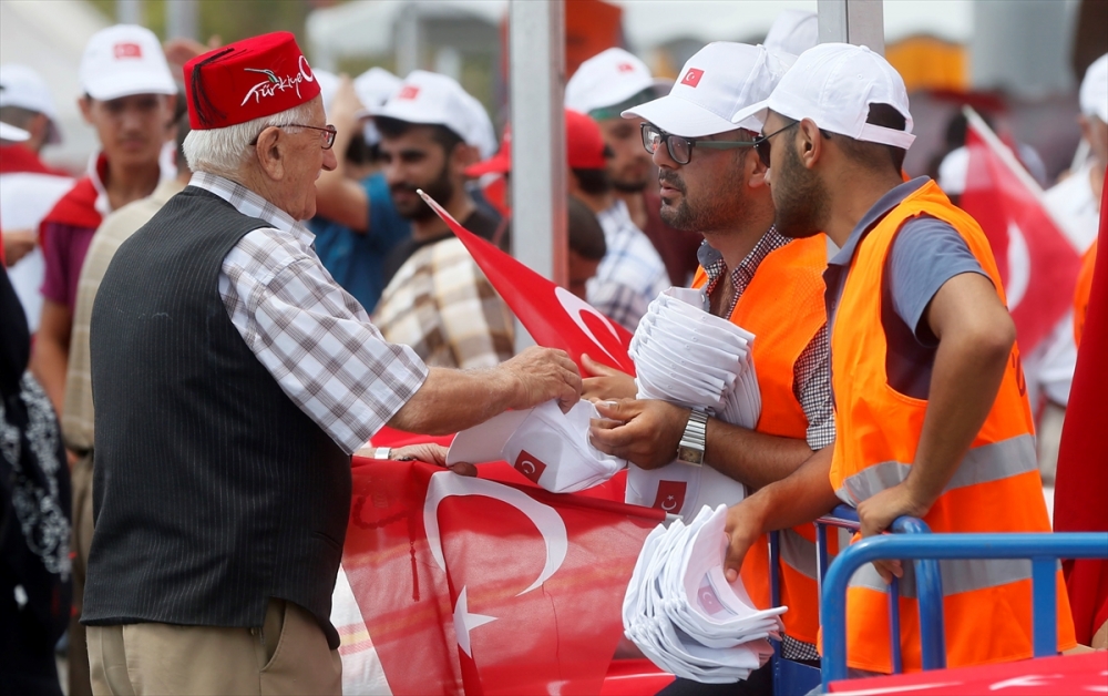 Yüz binler Yenikapı'ya akıyor 12