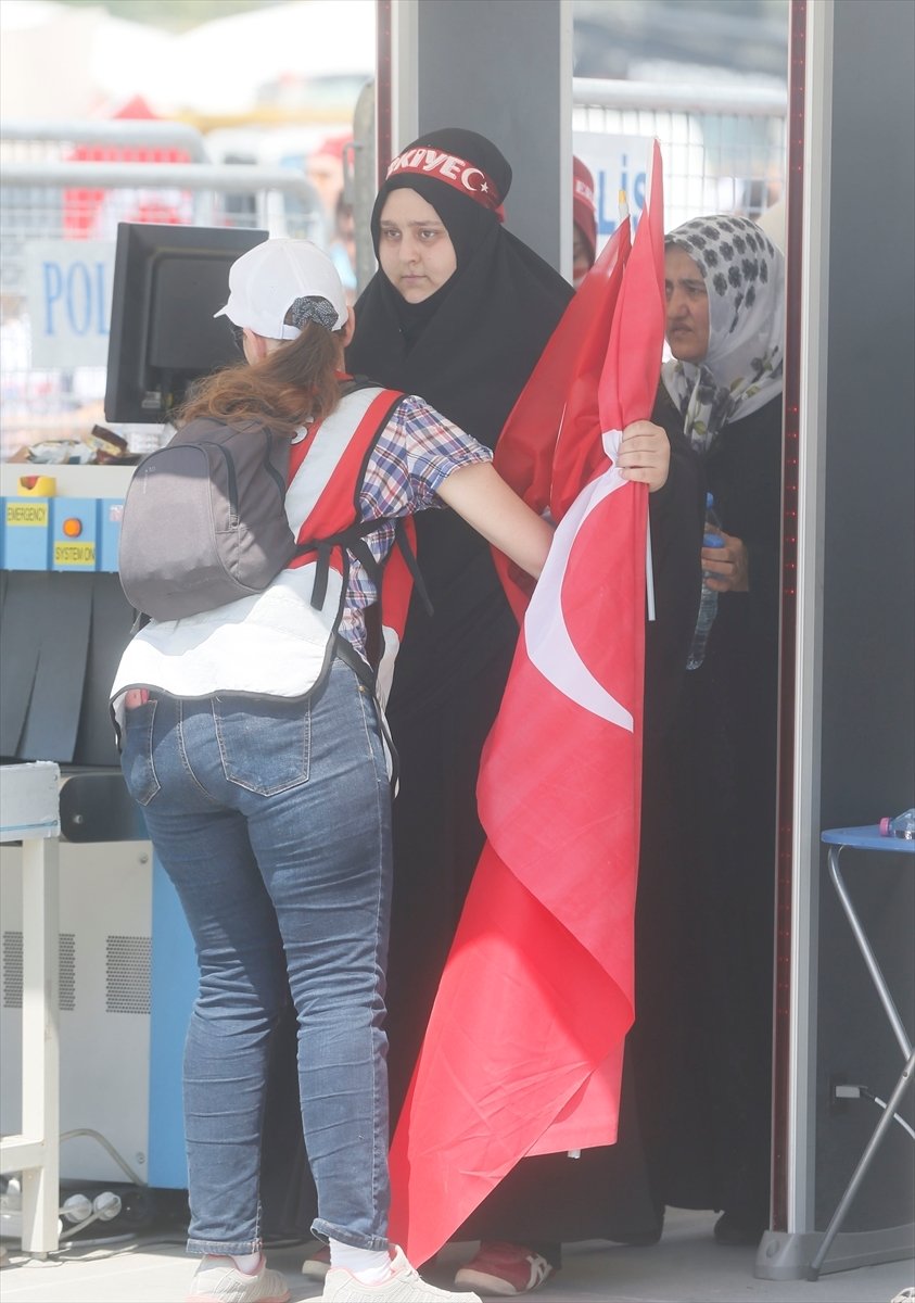 Yüz binler Yenikapı'ya akıyor 8