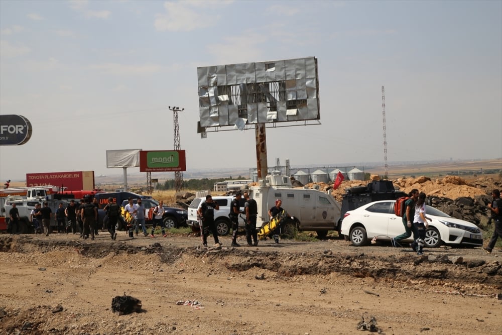 Diyarbakır'da bombalı araçla saldırı! 6