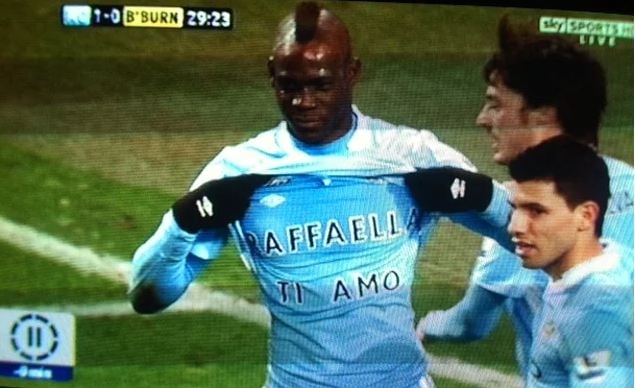 Yeşil sahaların yaramaz çocuğu Balotelli ve çılgınlıkları 3