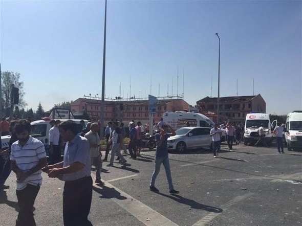 Elazığ'da bombalı saldırıdan ilk görüntüler 1