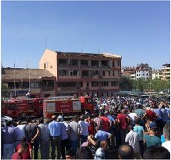 Elazığ'da bombalı saldırıdan ilk görüntüler 2