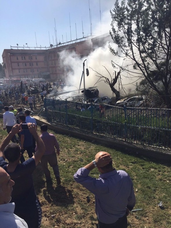 Elazığ'da bombalı saldırıdan ilk görüntüler 4