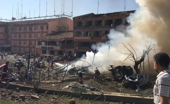 Elazığ'da bombalı saldırıdan ilk görüntüler 6