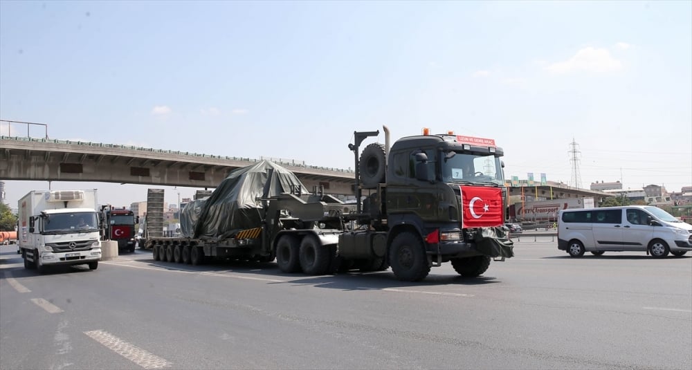 İstanbul'daki tanklar taşınıyor 1