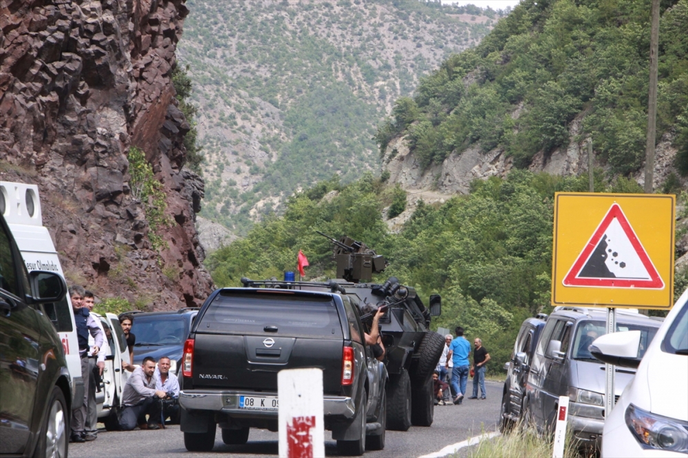 Kılıçdaroğlu'nun konvoyuna yapılan saldırıdan ilk görüntüler 8