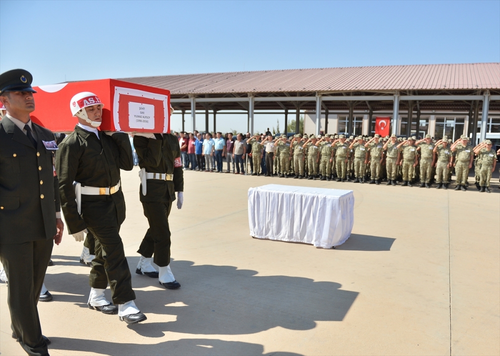 Mardin şehitleri memleketlerine uğurlandı 12