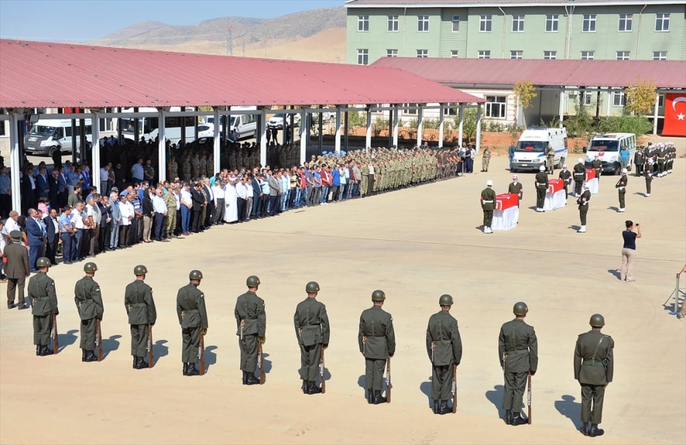 Mardin şehitleri memleketlerine uğurlandı 19