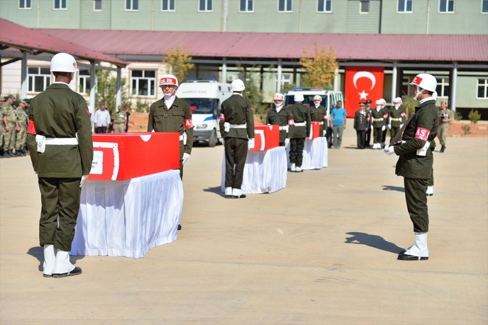 Mardin şehitleri memleketlerine uğurlandı 5