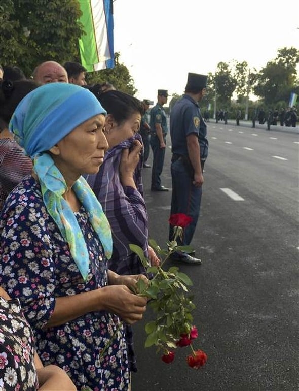 Özbekistan Cumhurbaşkanı Kerimov toprağa veriliyor 15