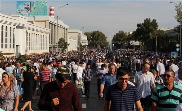 Özbekistan Cumhurbaşkanı Kerimov toprağa veriliyor 7