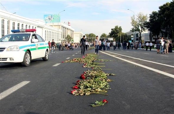 Özbekistan Cumhurbaşkanı Kerimov toprağa veriliyor 9