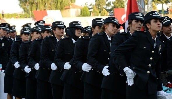 Polislerin mezuniyet töreninde dikkat çeken ayrıntı 1