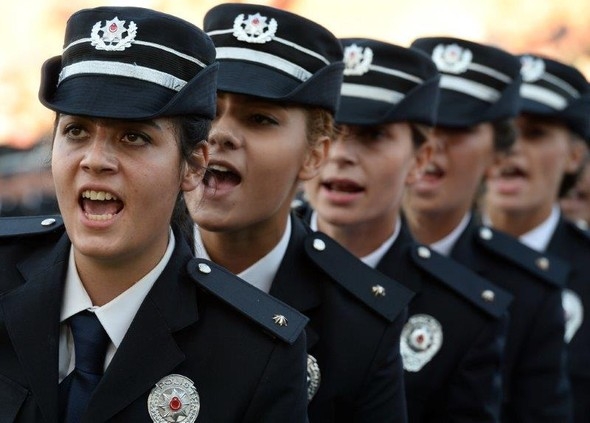 Polislerin mezuniyet töreninde dikkat çeken ayrıntı 5