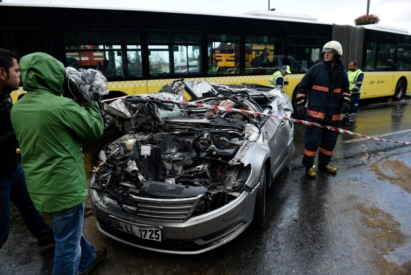 Metrobüste feci kaza, olay yerinden ilk görüntüler 16