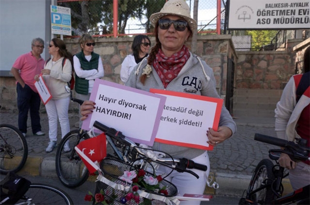 Ayşegül Terzi için İstanbul'da şortlu eylem 13