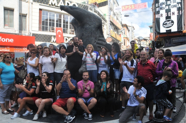 Ayşegül Terzi için İstanbul'da şortlu eylem 8