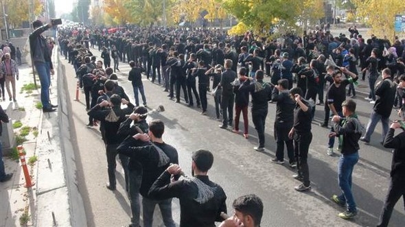 10 bin kişi kendine zincir vurarak o caddeden geçti 37