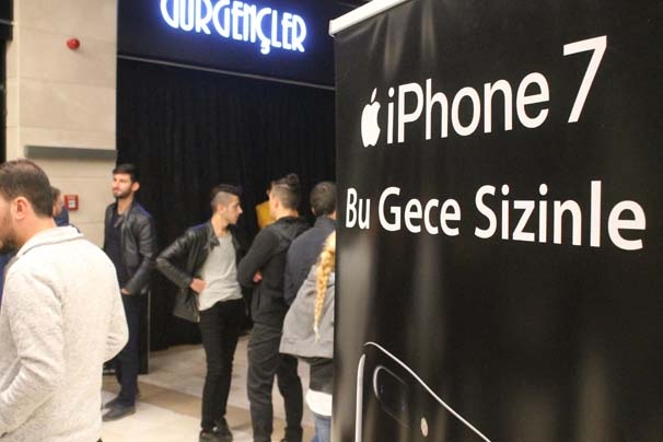 iPhone 7 almak için geceden kuyruğa girdiler 6