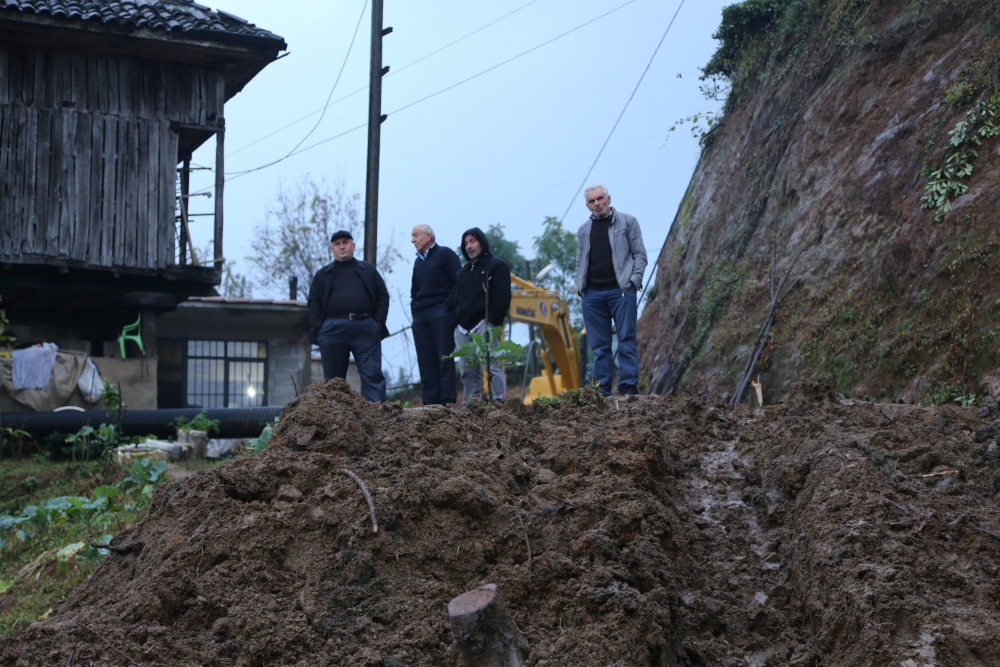 Rize'de heyelan can aldı 8