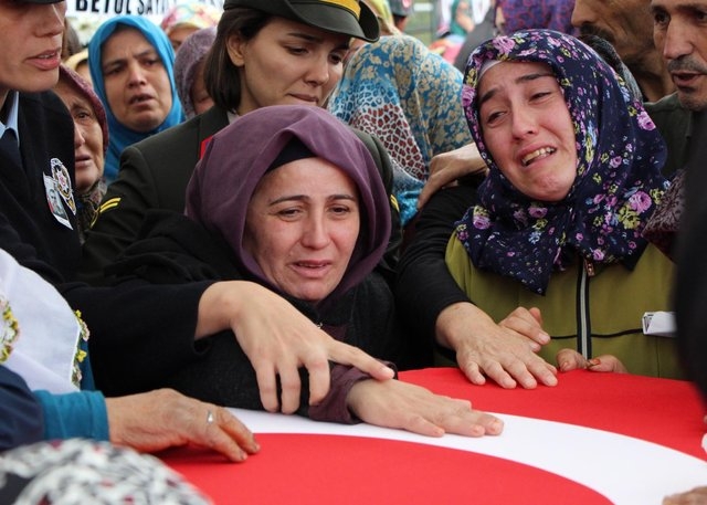 Şehit annesi: "O kadar minyondu ki kamuflaj bol geliyordu" 8