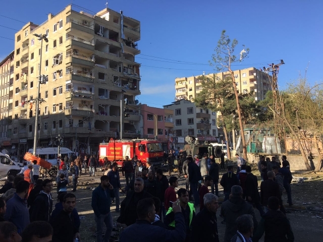 Diyarbakır'daki patlamadan ilk görüntüler 13