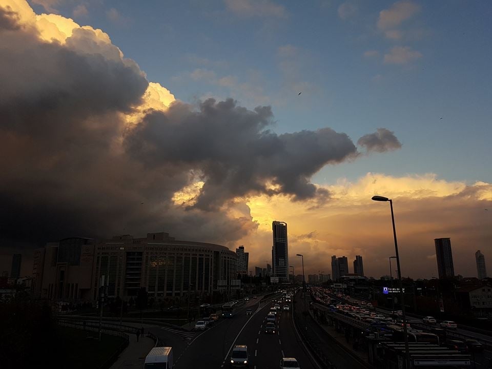 İstanbul'daki yoğun sis bu görüntüleri oluşturdu 9