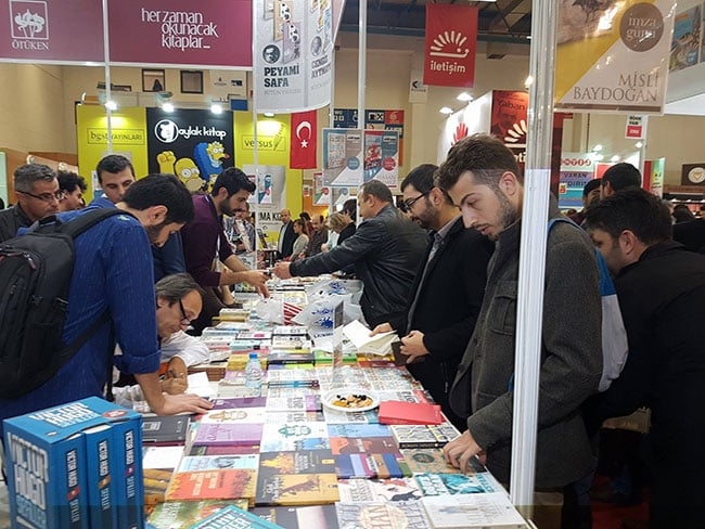 İslamoğulları'nın imza gününe büyük ilgi 12