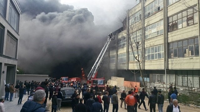 İstanbul'da büyük yangın! 12