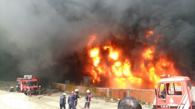 İstanbul'da büyük yangın! 13