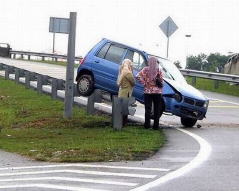 Kadınların otomobillerle ilginç anları 26