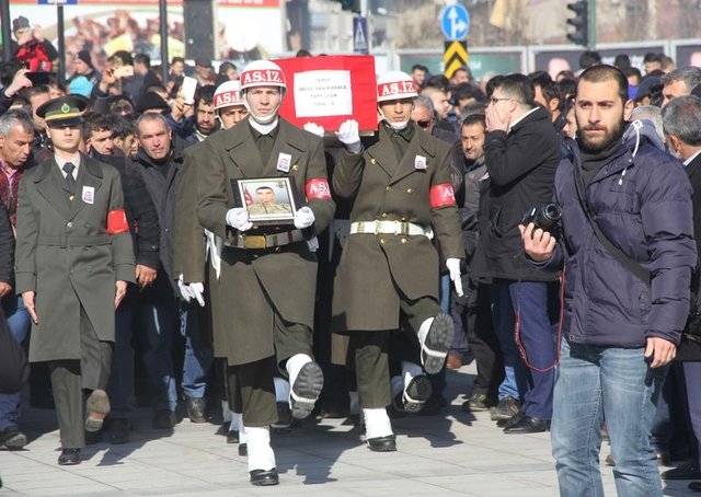 Erzurum şehidini 25 bin kişiyle uğurladı 12