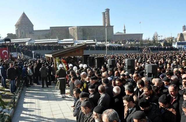 Erzurum şehidini 25 bin kişiyle uğurladı 13