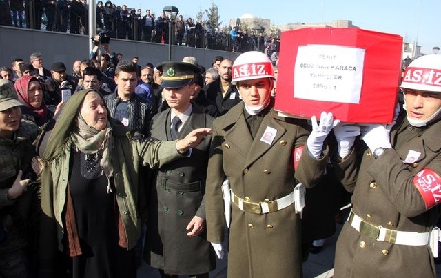 Erzurum şehidini 25 bin kişiyle uğurladı 16