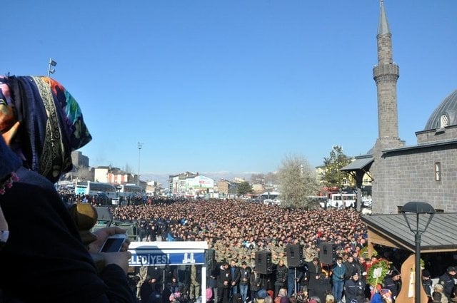 Erzurum şehidini 25 bin kişiyle uğurladı 4