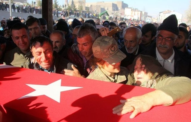 Erzurum şehidini 25 bin kişiyle uğurladı 9