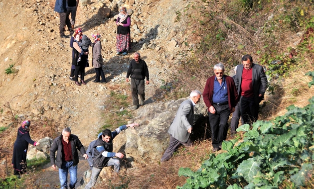 Kuzenine kızan Rizeli yola duvar ördü 8