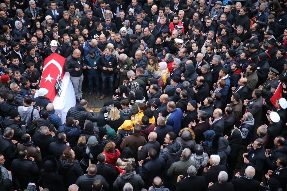 Şehitler son yolcuğuna uğurlandı 1