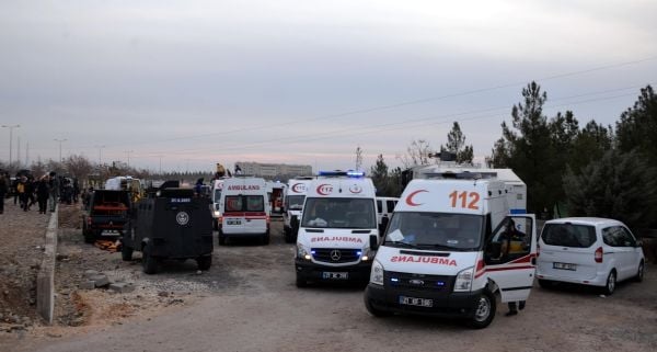 Hain saldırı sırasında polisin silahını böyle çaldı 2