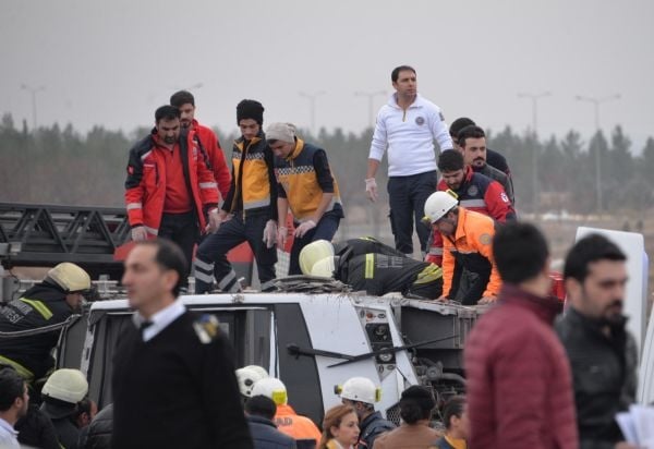 Hain saldırı sırasında polisin silahını böyle çaldı 5