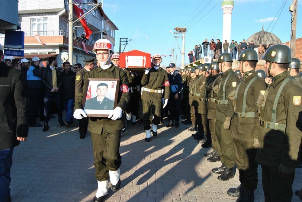 El Bab şehidi gözyaşlarıyla uğurlandı 11