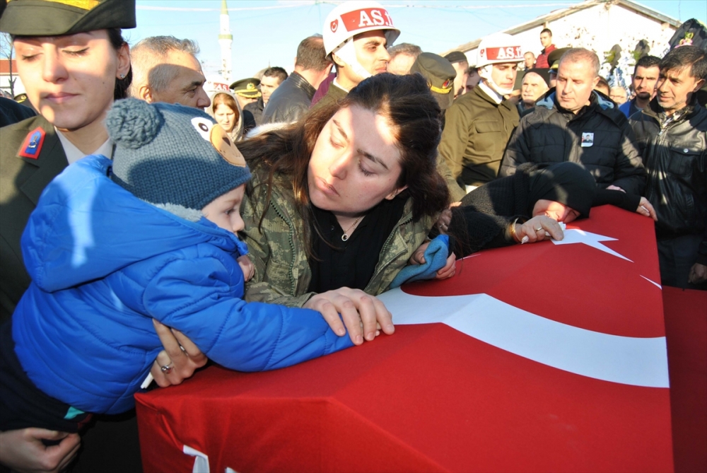 El Bab şehidi gözyaşlarıyla uğurlandı 4