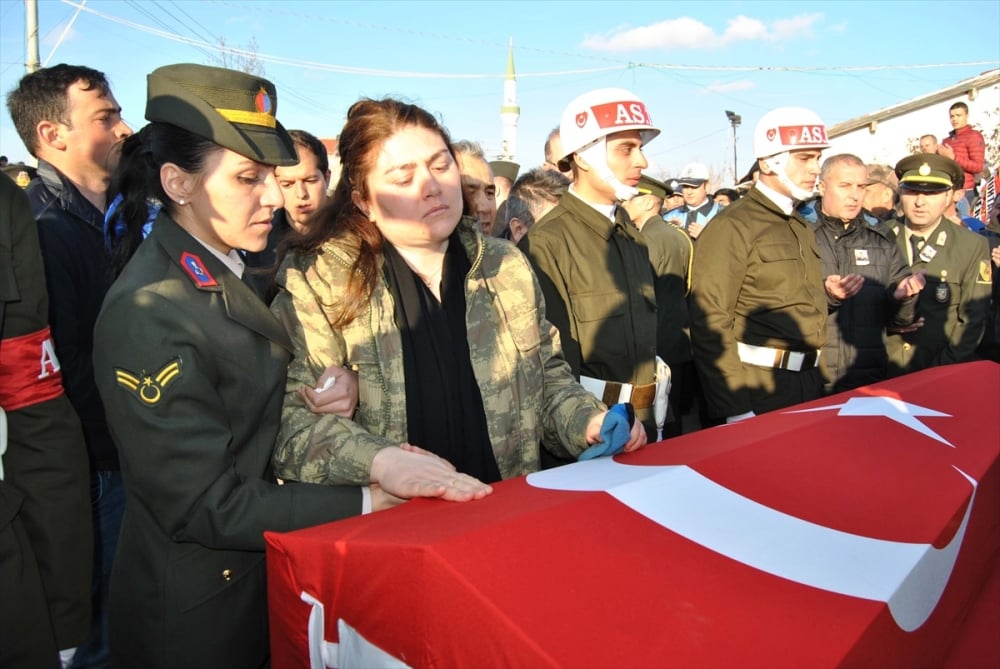 El Bab şehidi gözyaşlarıyla uğurlandı 7