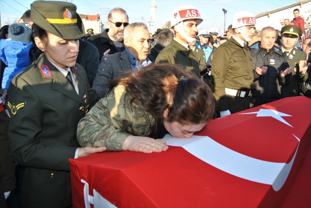 El Bab şehidi gözyaşlarıyla uğurlandı 8