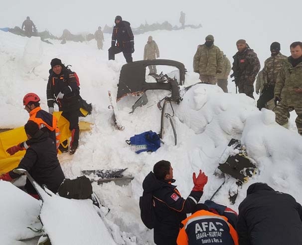 12 şehit verdiğimiz kazada enkaza böyle ulaştılar 8