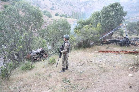 13 askerimiz şehit olmuştu: Kaza yerinden ilk görüntüler 3