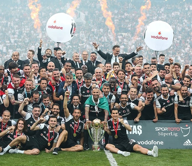 Beşiktaş şampiyonluk kupasını böyle aldı! 4