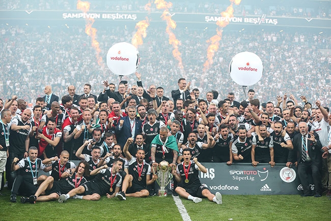 Beşiktaş şampiyonluk kupasını böyle aldı! 5