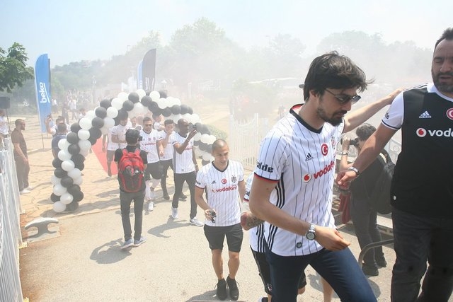 Beşiktaş şampiyonluğu böyle kutladı 10